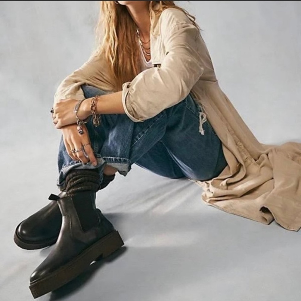 Free People Carmel Leather Chelsea Boots Black Burnishing Size 7.5